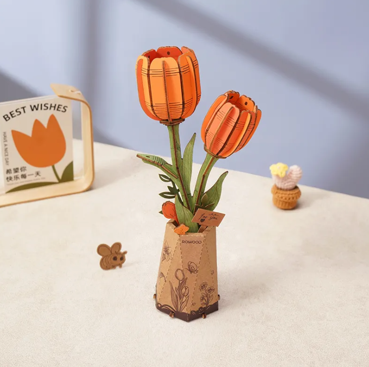 3D-puslespill av tre: Oransje tulipan