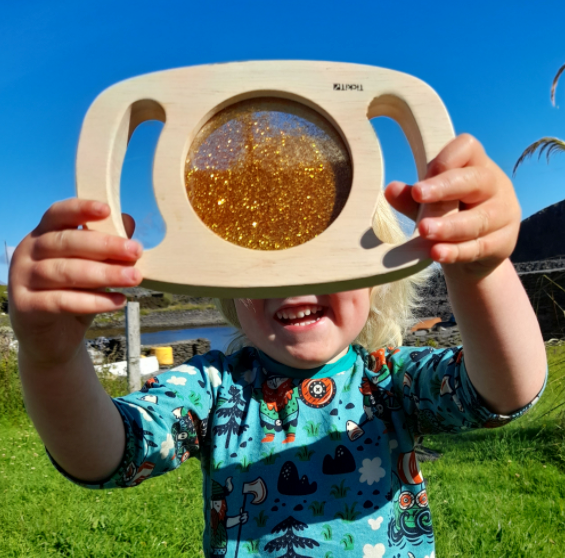 Lettholdt sensorisk glitterpanel