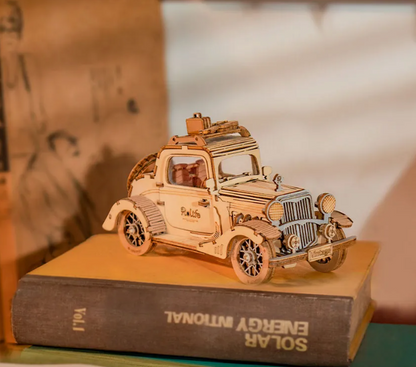 Rolife 3D puslespill av tre: Veteranbil med bagasje på taket