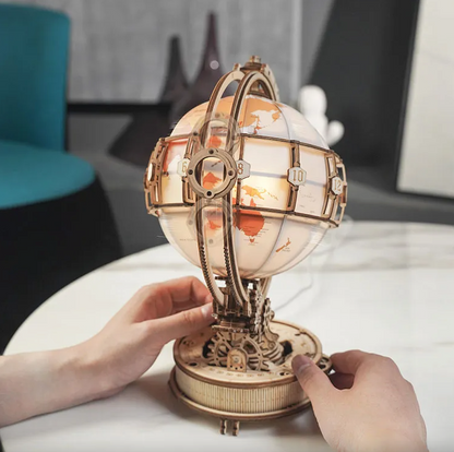 Robotime byggesett av tre for voksne: Globus med lys