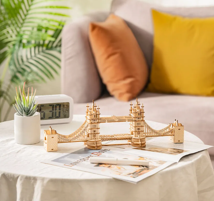 Rolife 3D puslespill av tre: Tower Bridge med lys