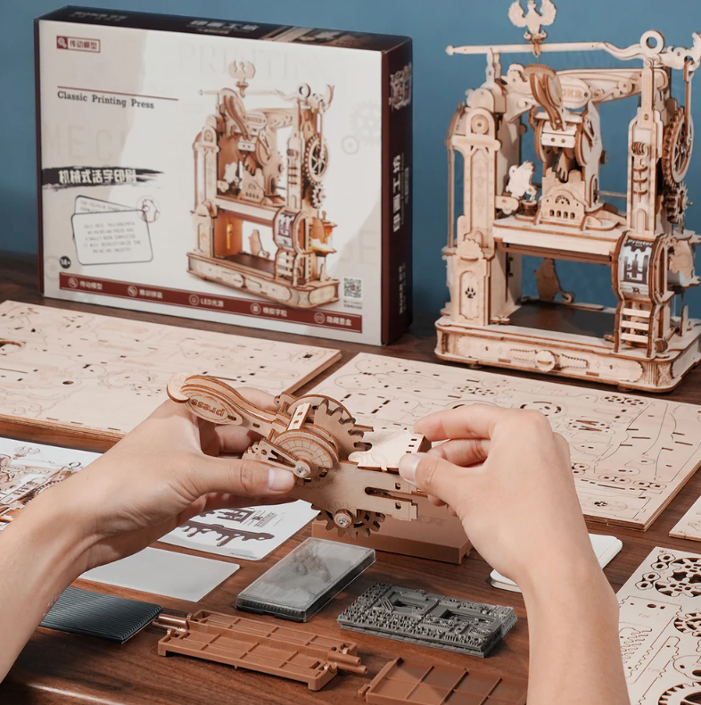 Robotime trebyggesett for voksne: Klassisk trykkpresse