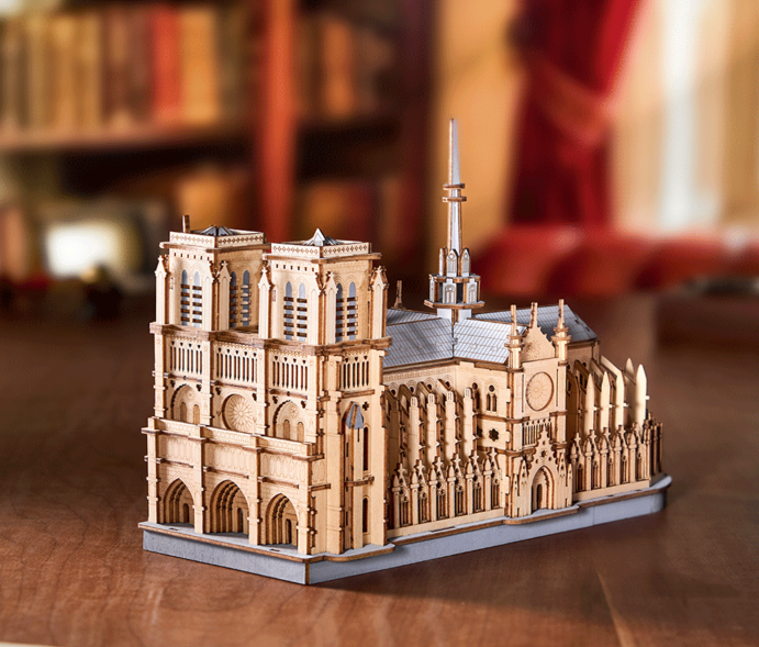 Robotime trebyggesett for voksne: Notre Dame-katedralen