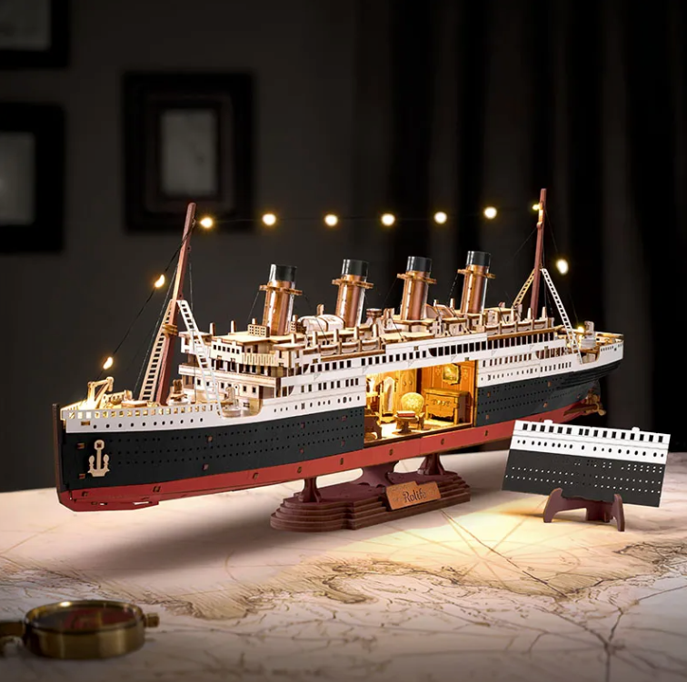 Robotime trebyggesett for voksne: Titanic med belysning